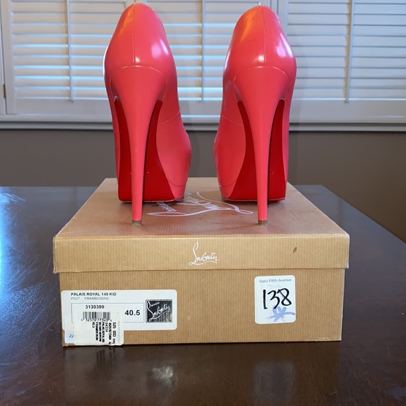 SOLD ON REALREAL - Picture 7 of 11